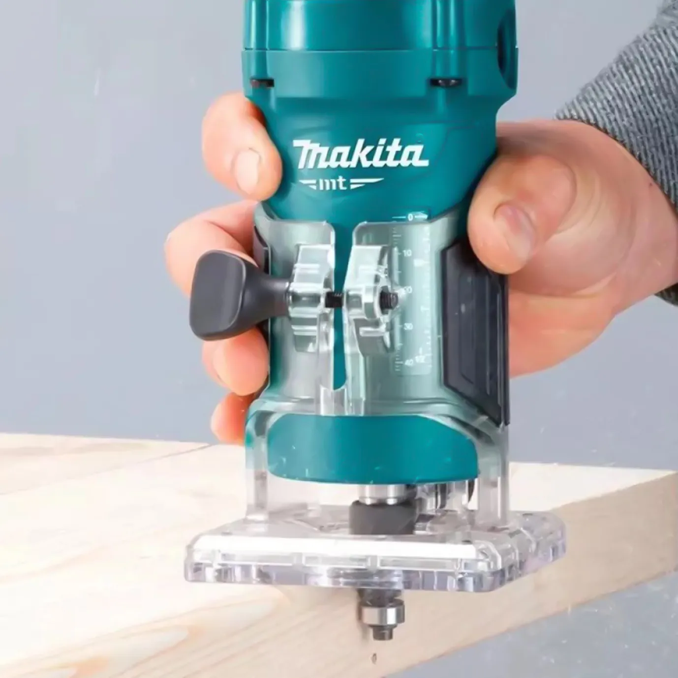 Tupia Makita 6mm M3700 127v - Image 2